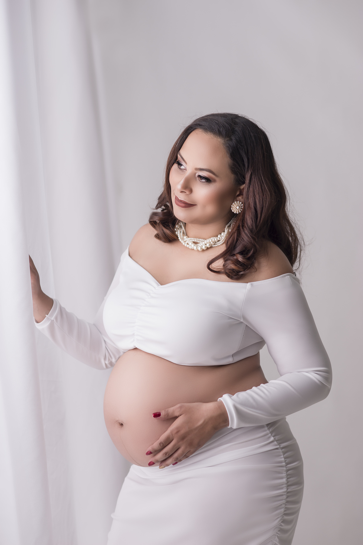 gestante cortina branca