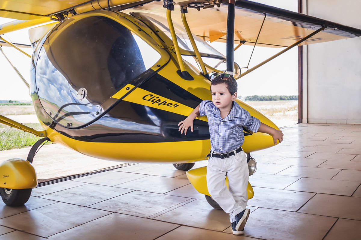ensaio infantil no aeroporto