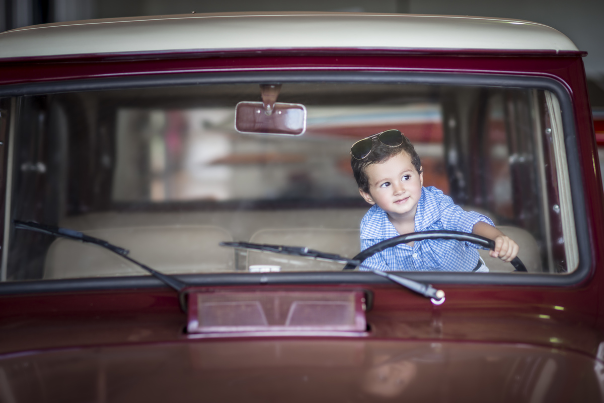 fotografia infantil carro antigo