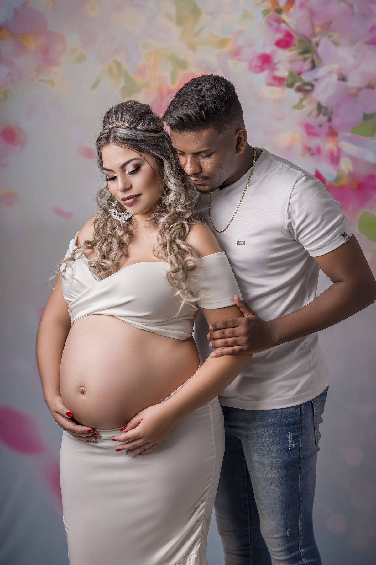 gestante loira estúdio