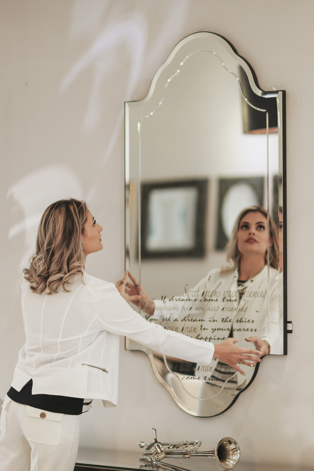 reflexo no espelho corporativo