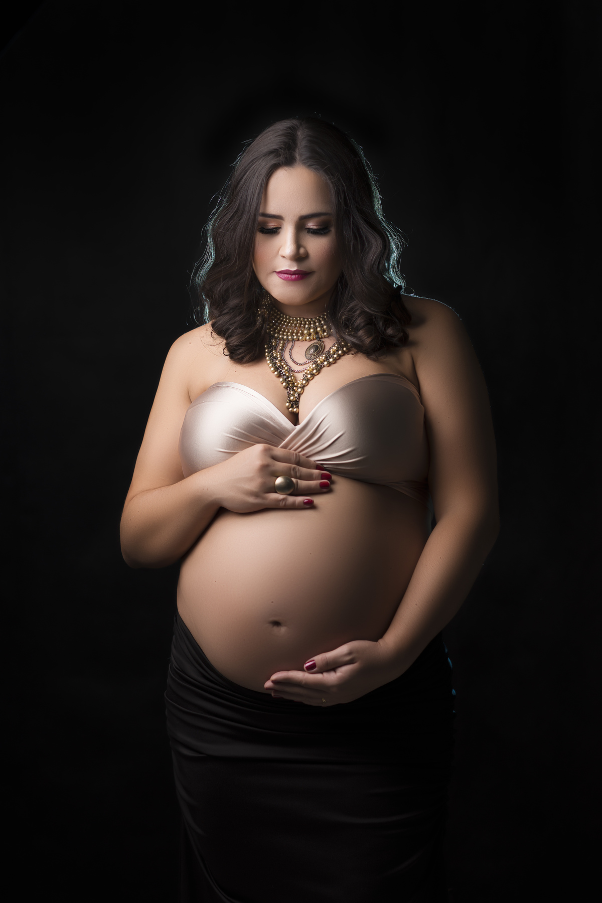 grávida fundo preto
