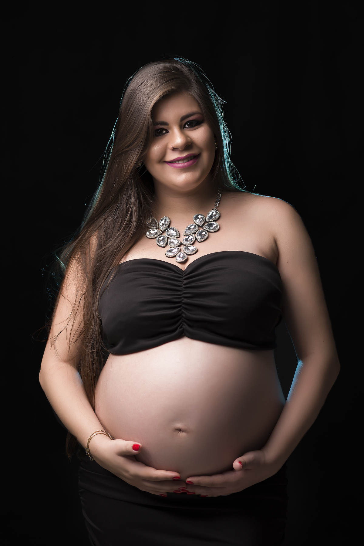 grávida fundo preto