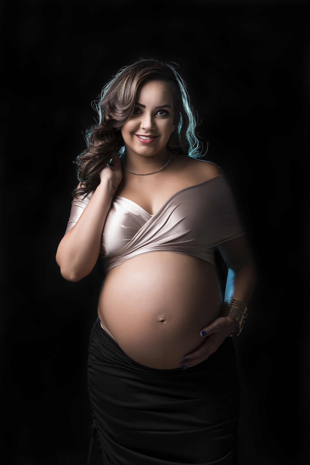 fotografia com fundo preto para grávidas