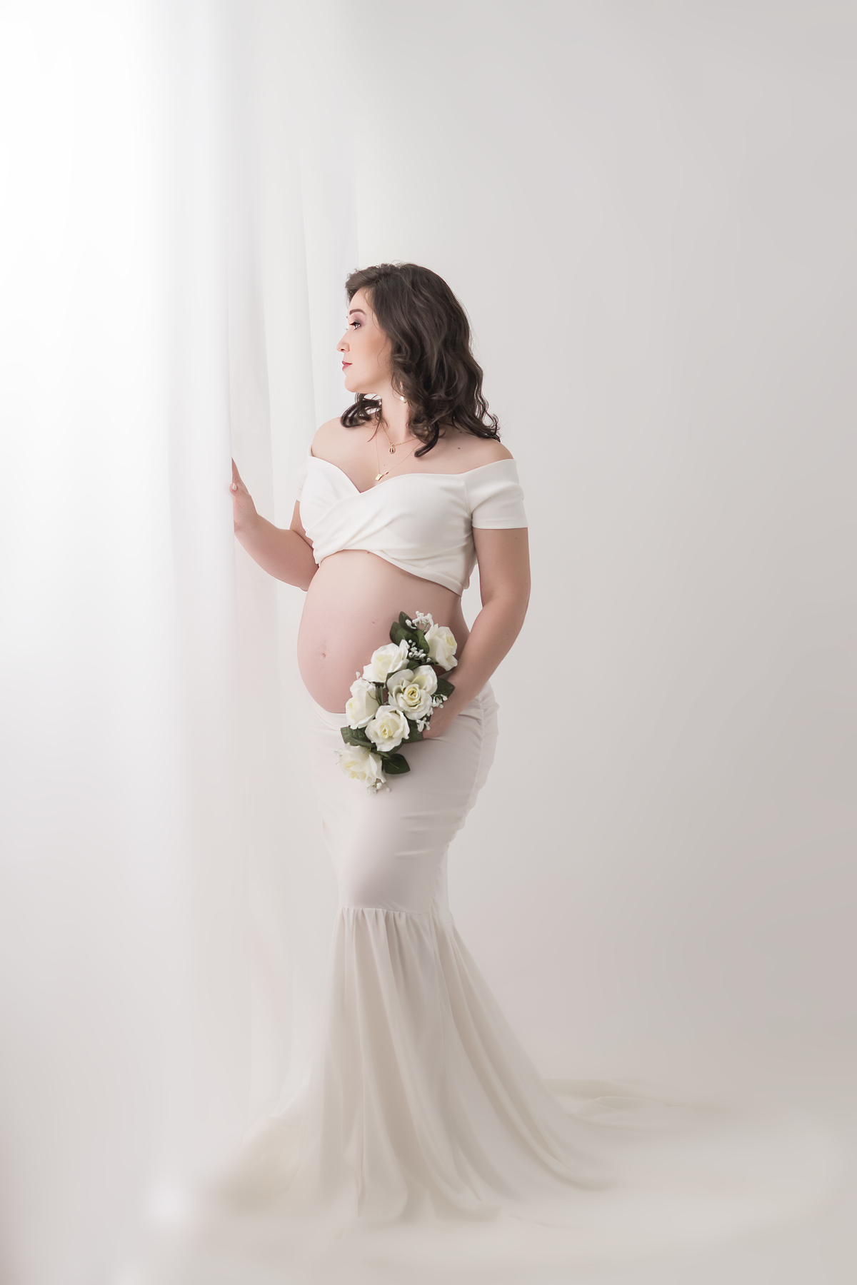 Fotografia de gestante tudo branco