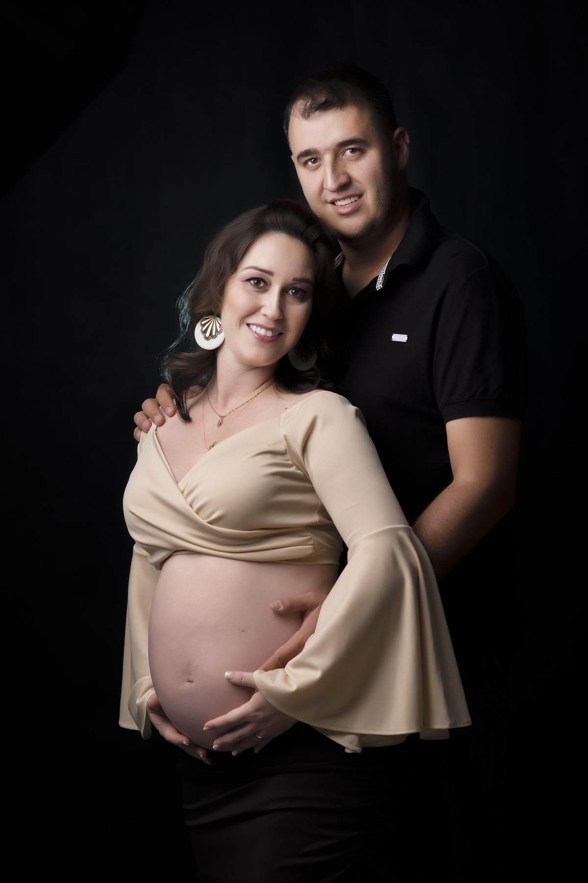 gestante fundo preto