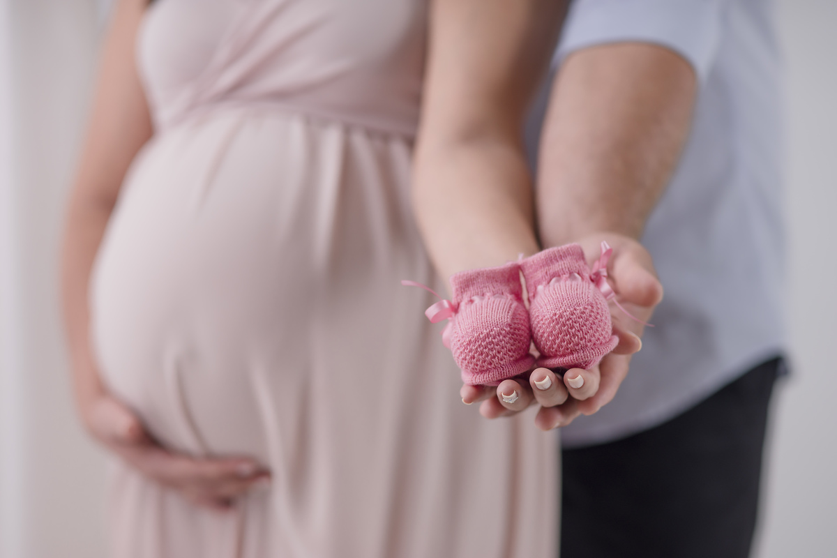 sapatinho de gestante desfocado