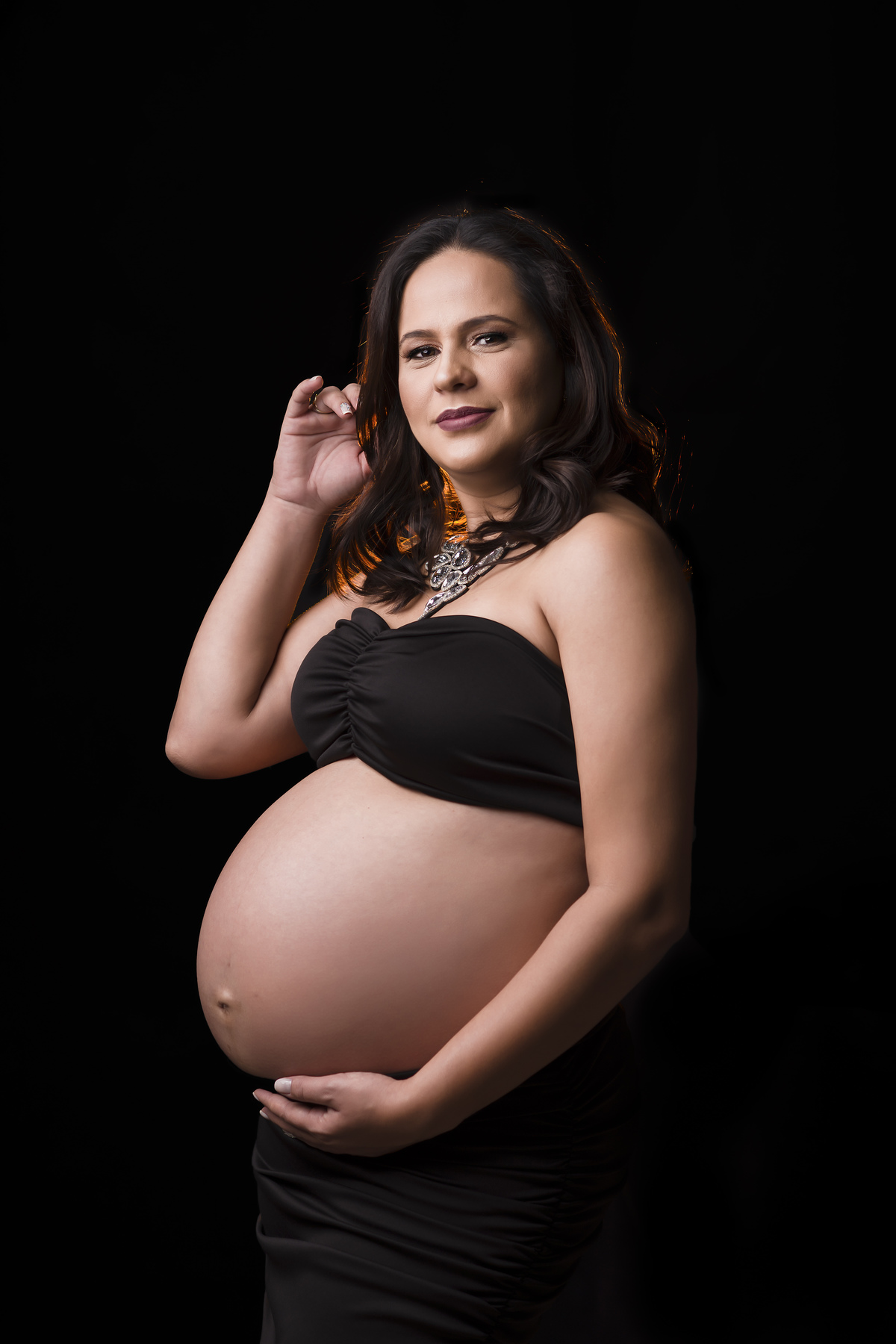 gestante fundo preto