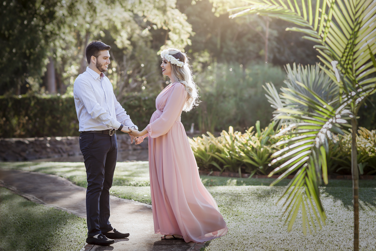 vestido rosa de gestante