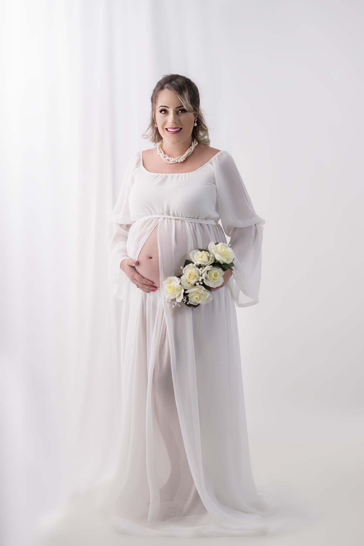 mamãe de vestido branco