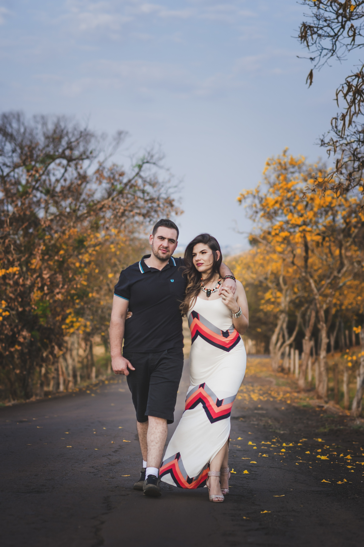 casal andando fotografia