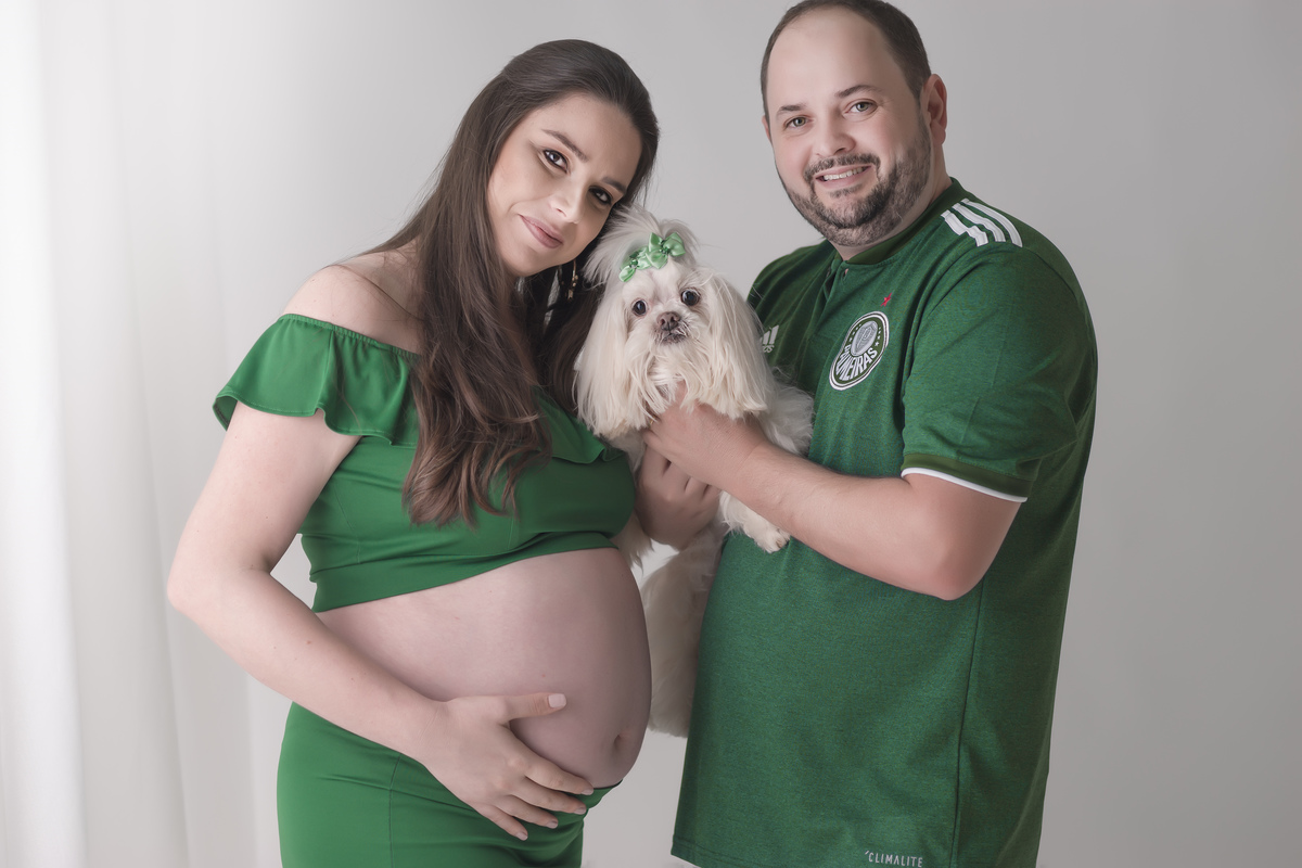 casal gestante de verde palmeiras