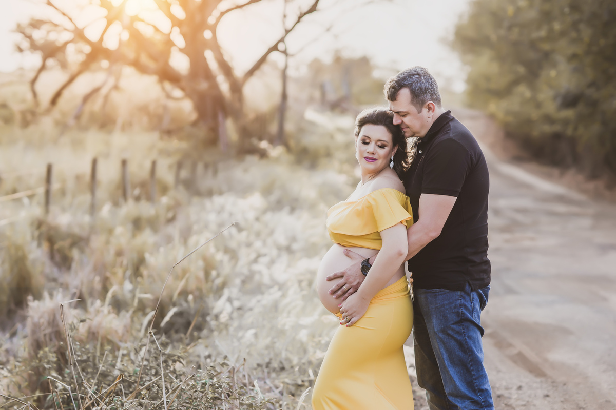 fotografia de grávida no pôr do sol