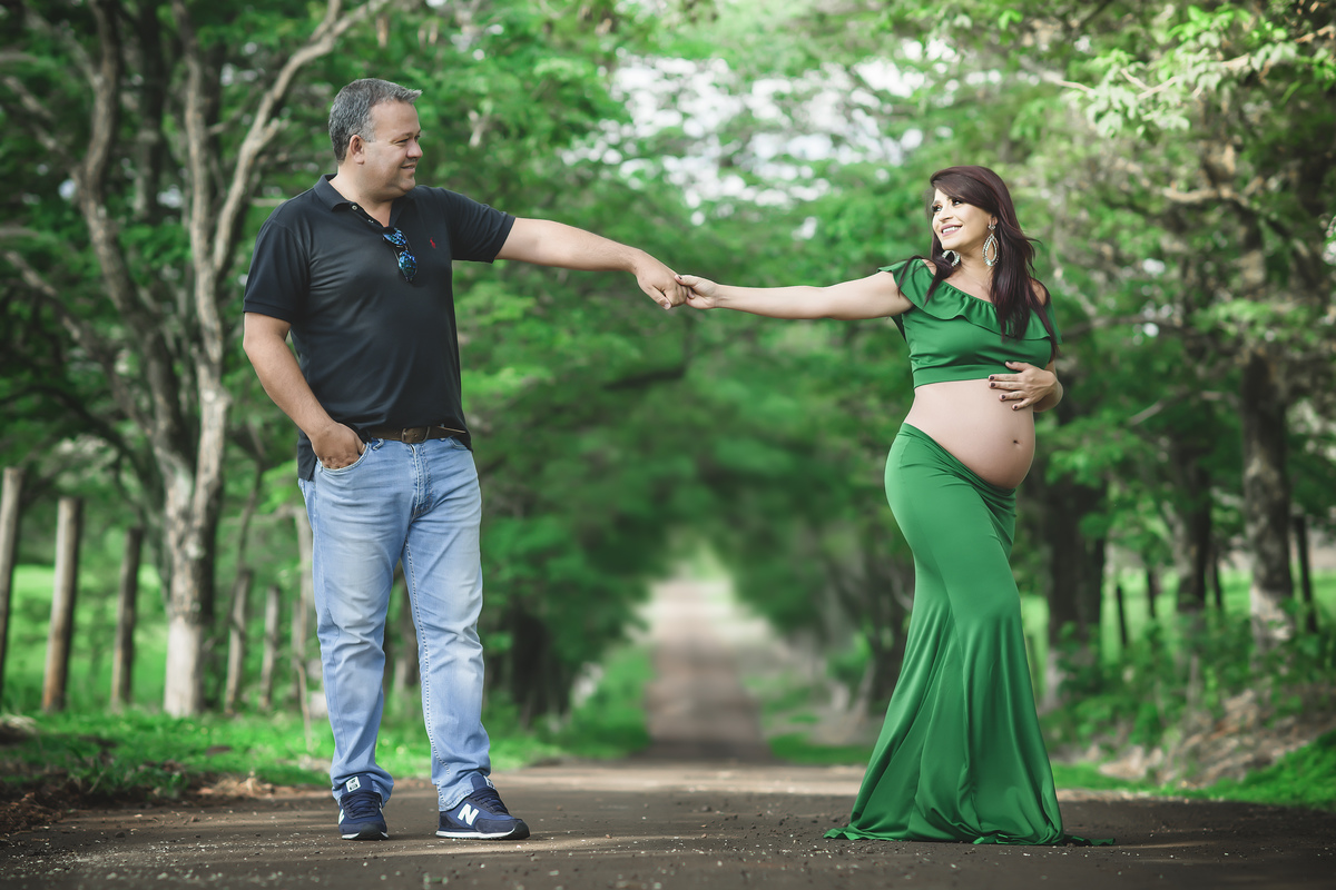 vestido verde de gestante