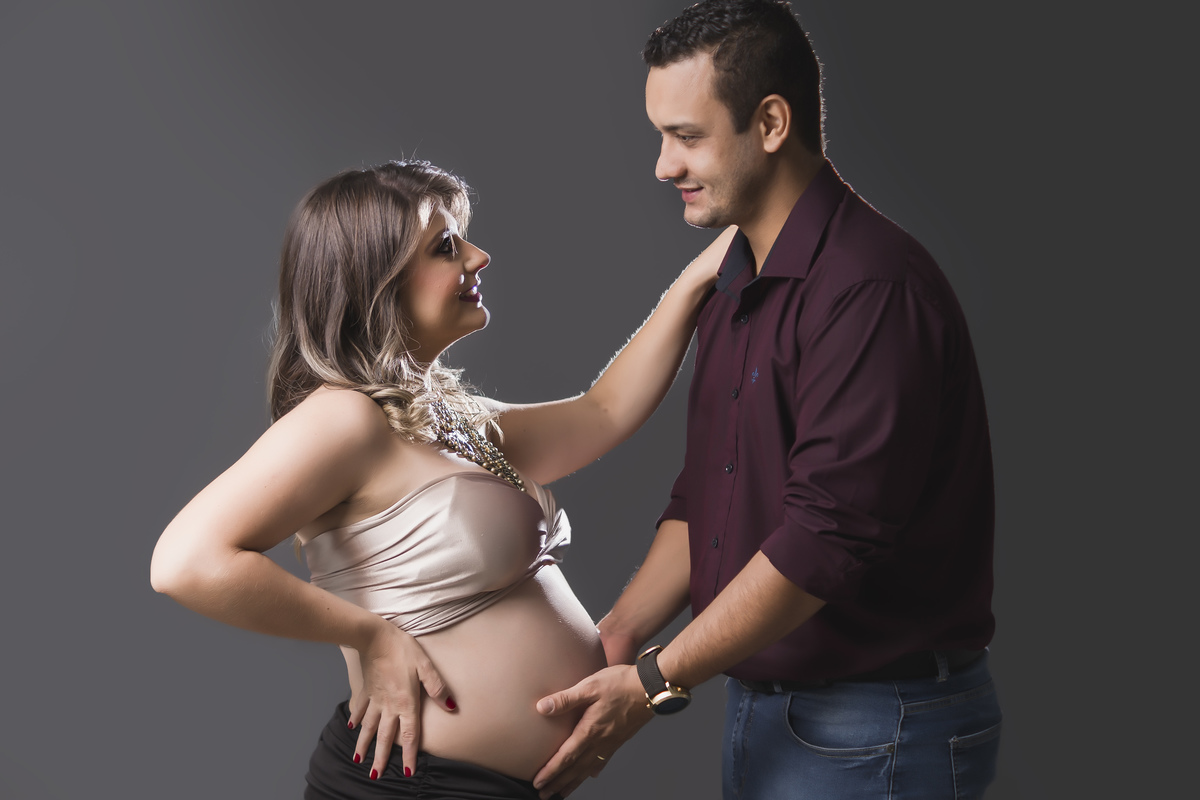 casal gestante apaixonados