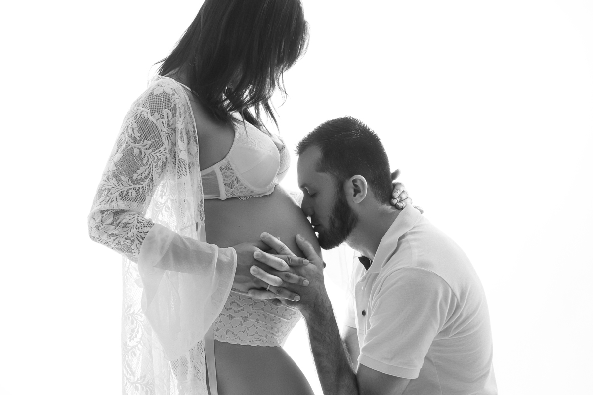 fotografia branco e preto de grávida