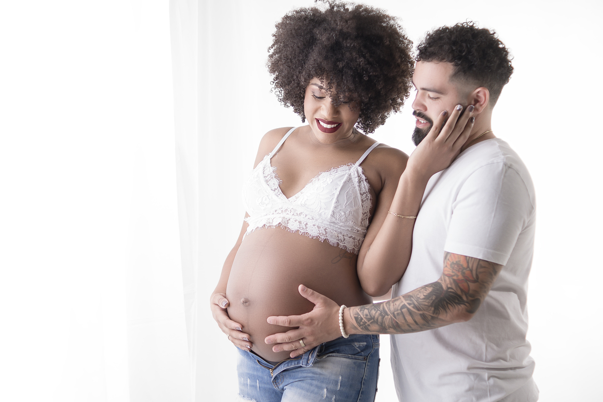 ensaio de gestante fundo branco