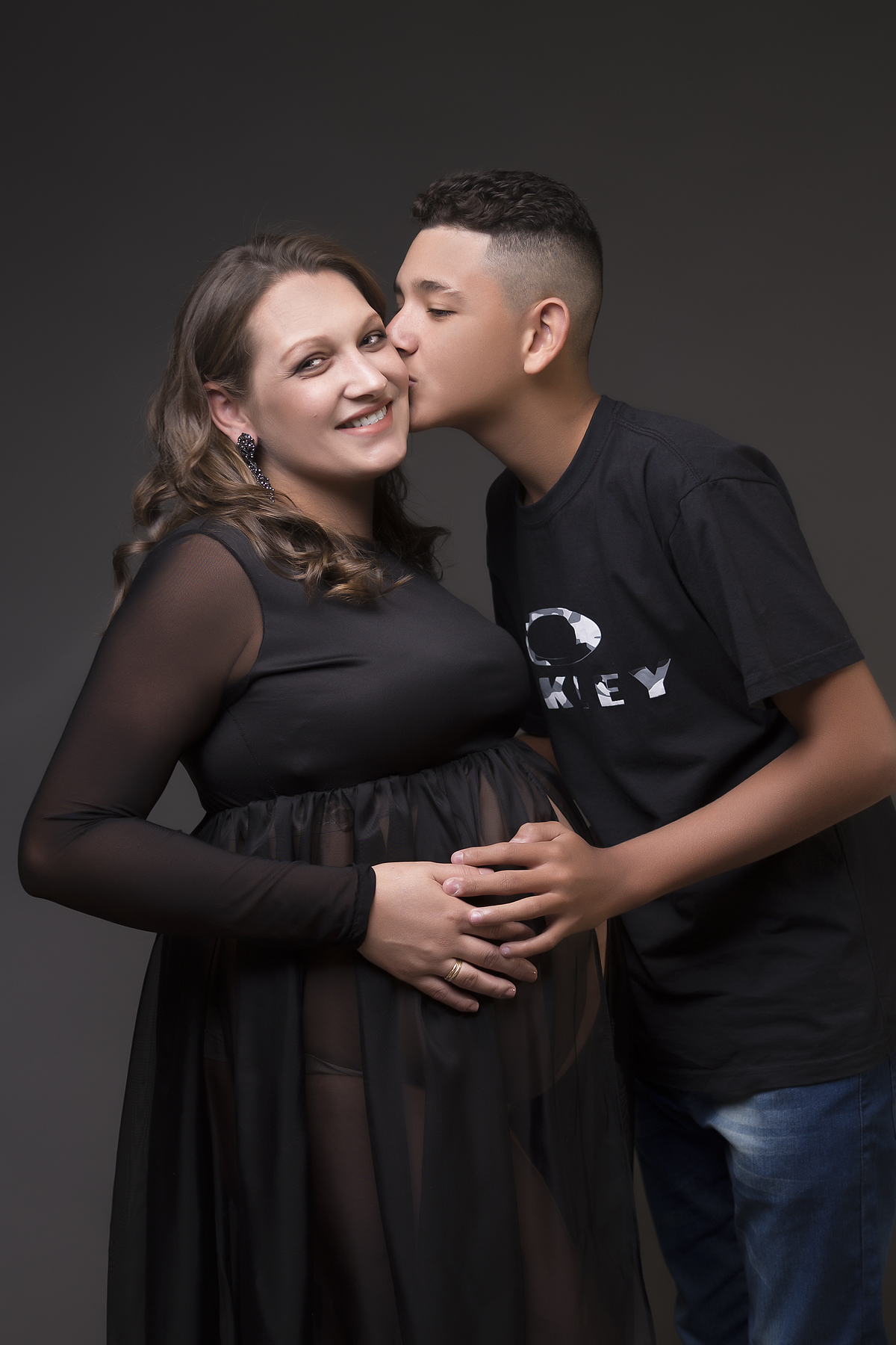 vestido preto de gestante