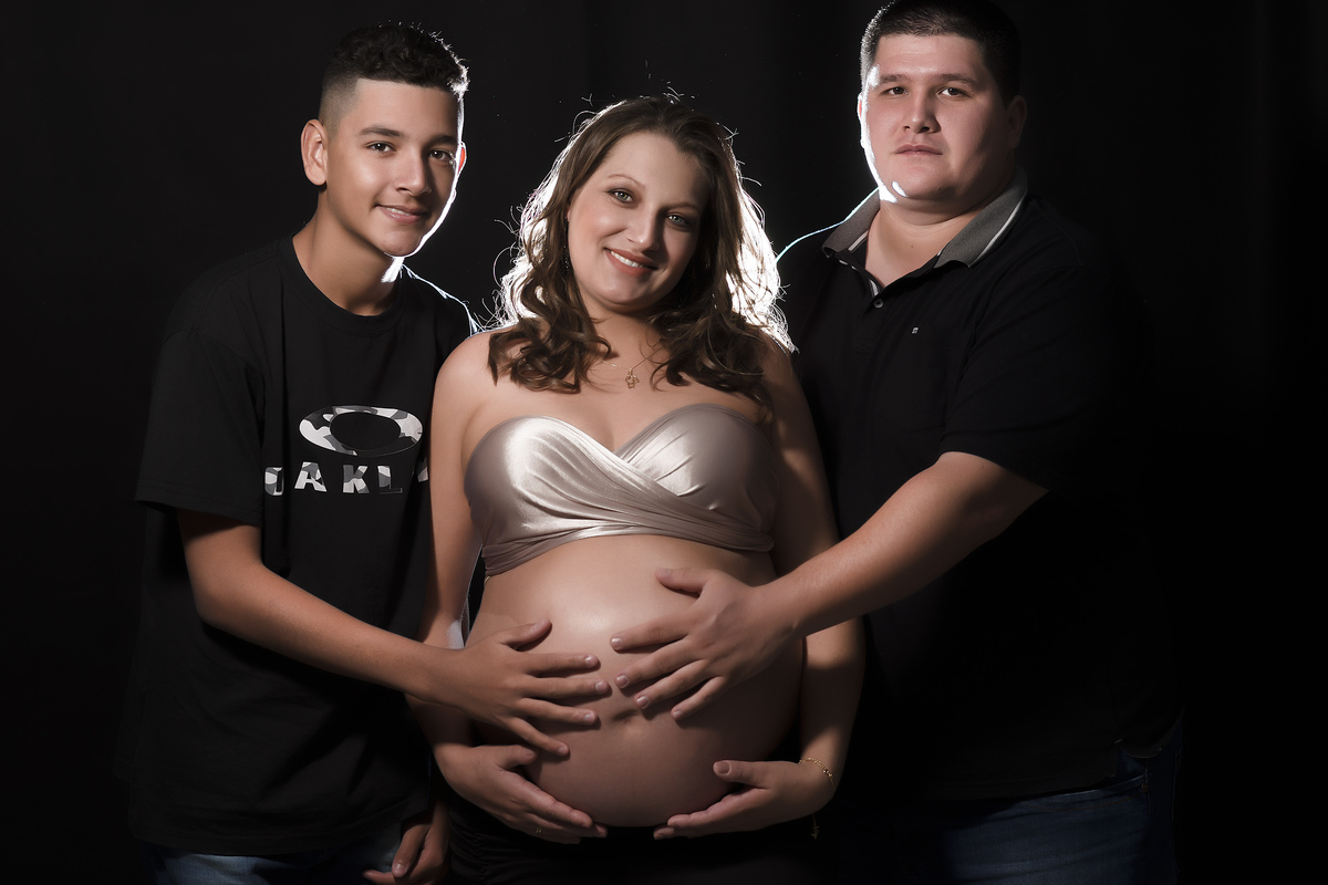 top dourado de grávida