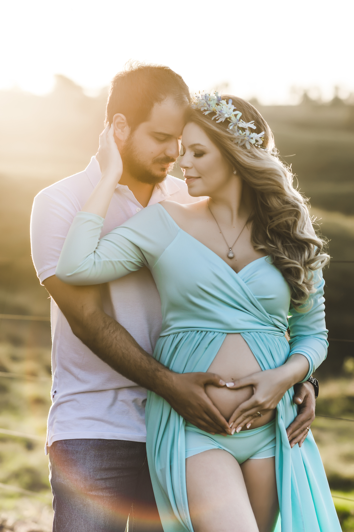 casal gestante entardecer