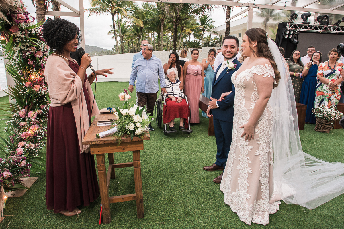 casamento feito na praia pe na areia na casa 170 no guaruja  grupo wedding destination fotos pela fotografa premiada nayara andrade de santos casamento rustico de dia com decoraçao praia fotos emocionantes e artisticas para noivas e noivos