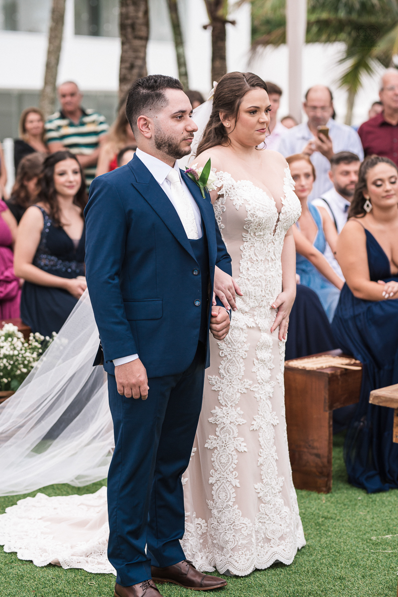 casamento feito na praia pe na areia na casa 170 no guaruja  grupo wedding destination fotos pela fotografa premiada nayara andrade de santos casamento rustico de dia com decoraçao praia fotos emocionantes e artisticas para noivas e noivos