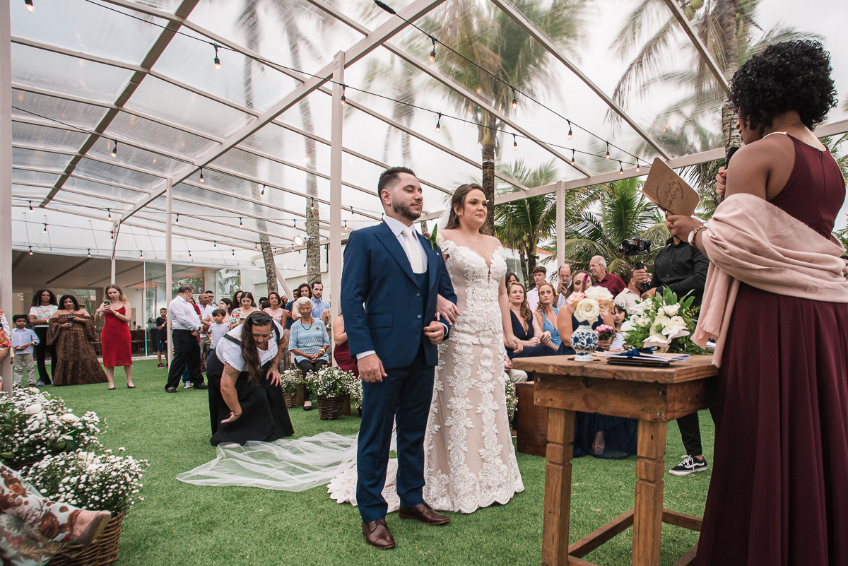 casamento feito na praia pe na areia na casa 170 no guaruja  grupo wedding destination fotos pela fotografa premiada nayara andrade de santos casamento rustico de dia com decoraçao praia fotos emocionantes e artisticas para noivas e noivos
