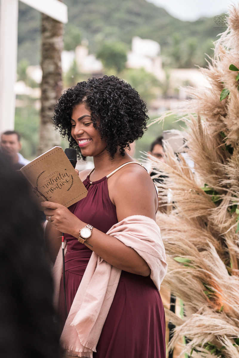 casamento feito na praia pe na areia na casa 170 no guaruja  grupo wedding destination fotos pela fotografa premiada nayara andrade de santos casamento rustico de dia com decoraçao praia fotos emocionantes e artisticas para noivas e noivos