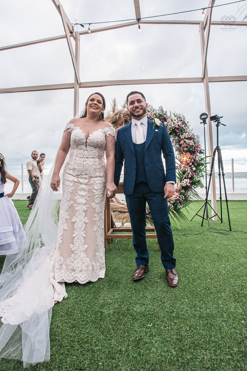 casamento feito na praia pe na areia na casa 170 no guaruja  grupo wedding destination fotos pela fotografa premiada nayara andrade de santos casamento rustico de dia com decoraçao praia fotos emocionantes e artisticas para noivas e noivos