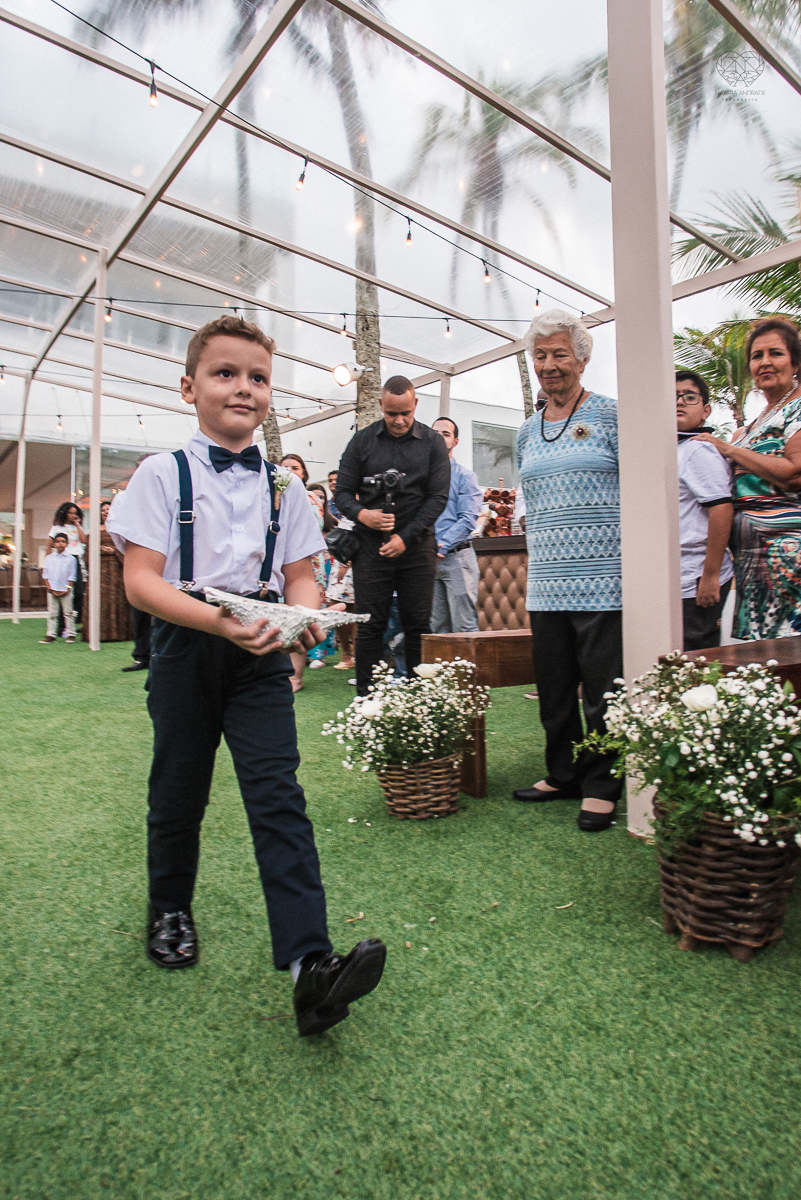 casamento feito na praia pe na areia na casa 170 no guaruja  grupo wedding destination fotos pela fotografa premiada nayara andrade de santos casamento rustico de dia com decoraçao praia fotos emocionantes e artisticas para noivas e noivos