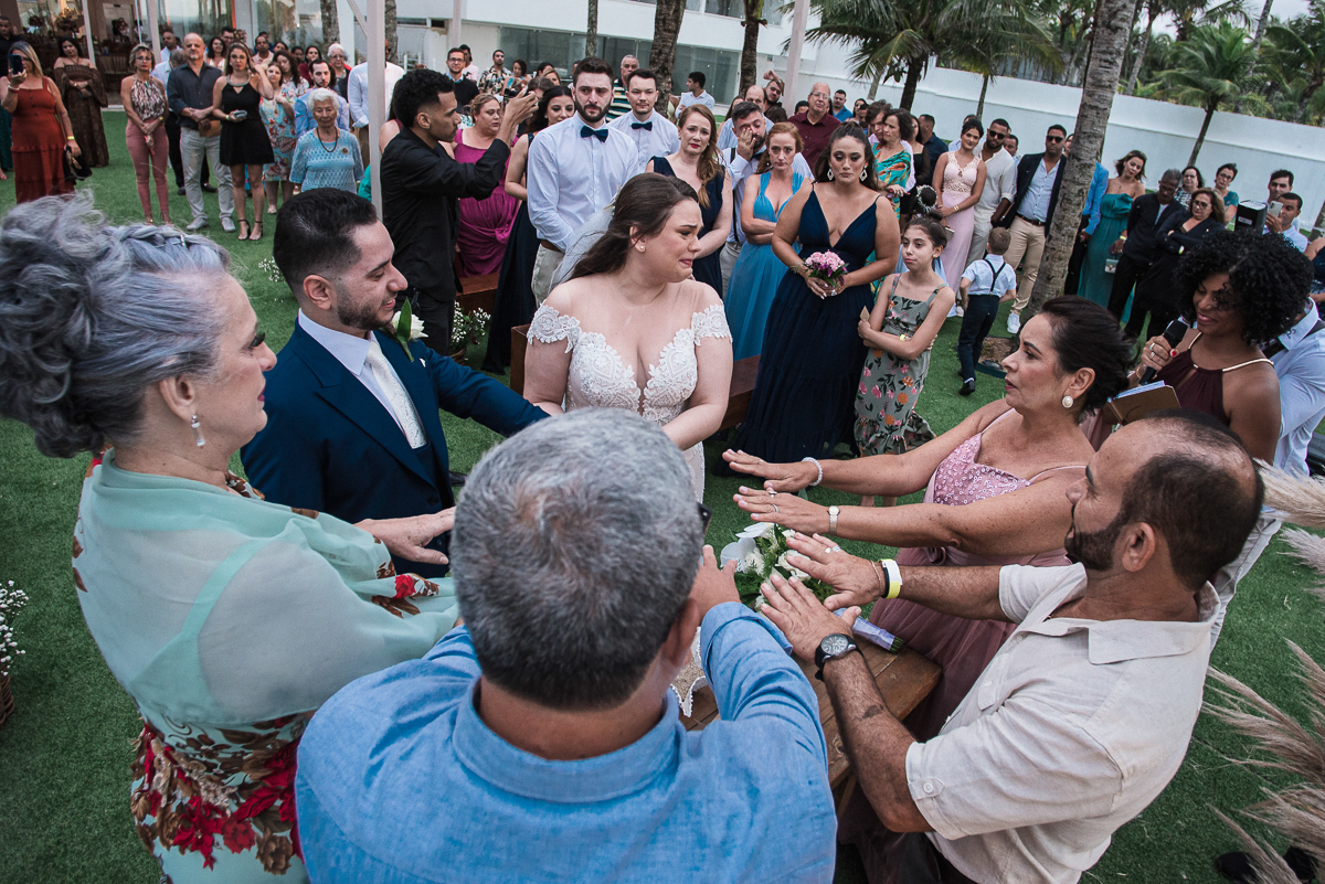 casamento feito na praia pe na areia na casa 170 no guaruja  grupo wedding destination fotos pela fotografa premiada nayara andrade de santos casamento rustico de dia com decoraçao praia fotos emocionantes e artisticas para noivas e noivos