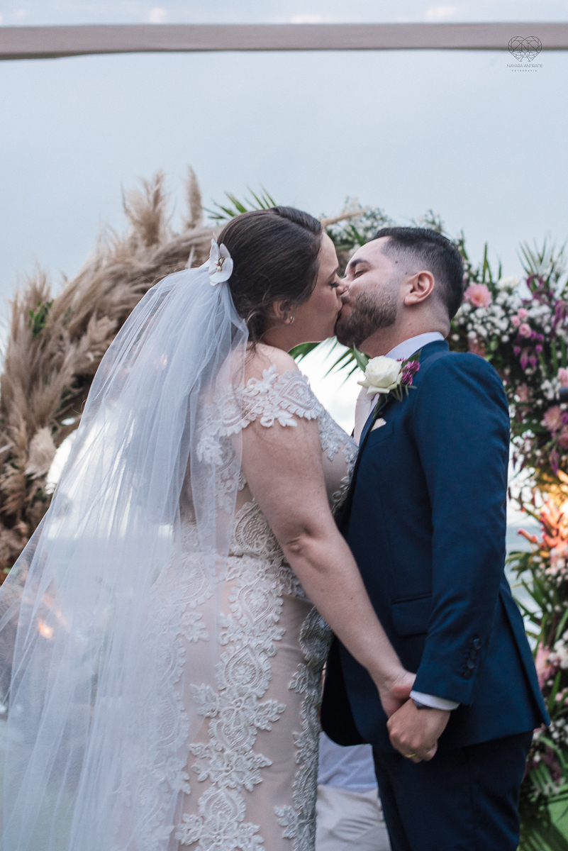 casamento feito na praia pe na areia na casa 170 no guaruja  grupo wedding destination fotos pela fotografa premiada nayara andrade de santos casamento rustico de dia com decoraçao praia fotos emocionantes e artisticas para noivas e noivos