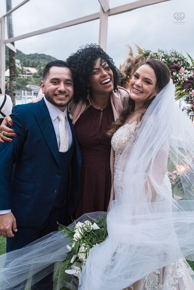 vcasamento feito na praia pe na areia na casa 170 no guaruja  grupo wedding destination fotos pela fotografa premiada nayara andrade de santos casamento rustico de dia com decoraçao praia fotos emocionantes e artisticas para noivas e noivos