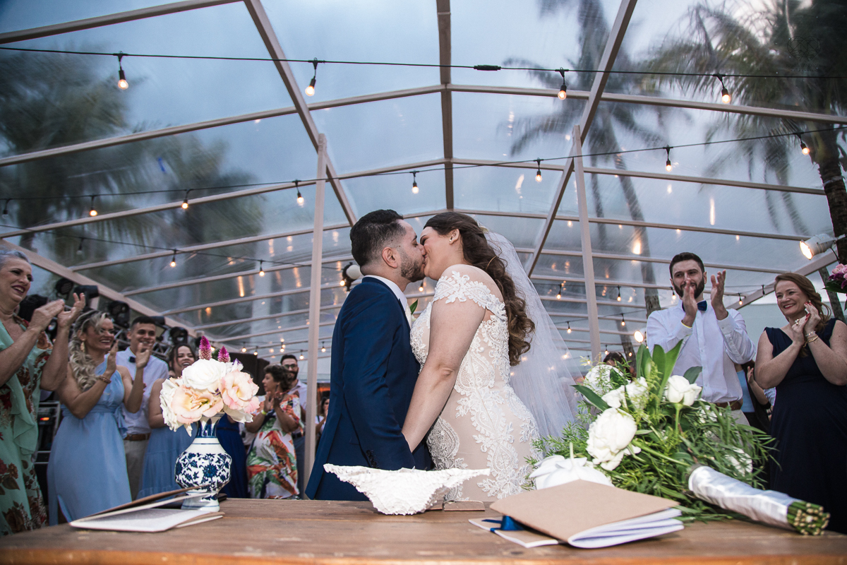 casamento feito na praia pe na areia na casa 170 no guaruja  grupo wedding destination fotos pela fotografa premiada nayara andrade de santos casamento rustico de dia com decoraçao praia fotos emocionantes e artisticas para noivas e noivos