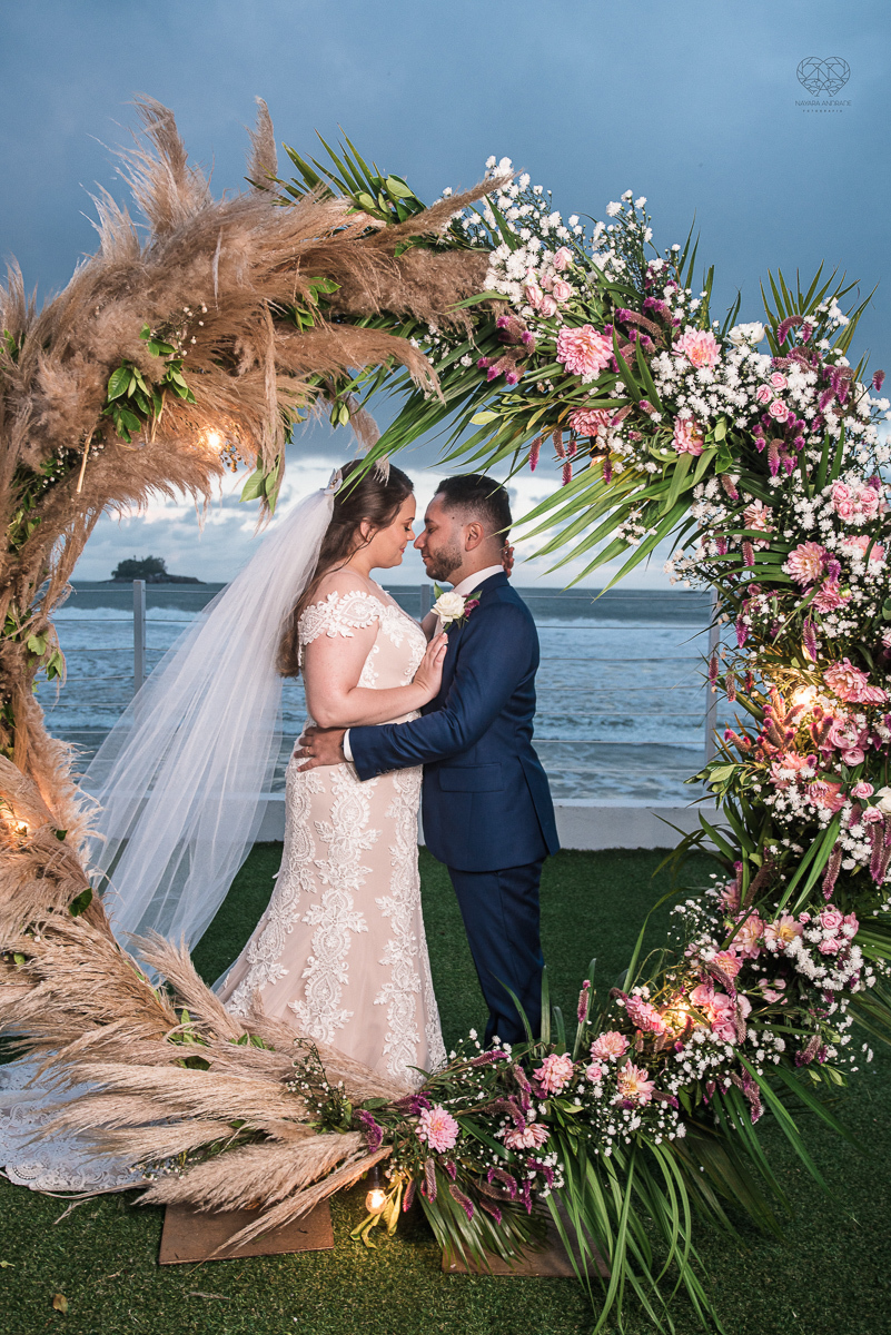 casamento feito na praia pe na areia na casa 170 no guaruja  grupo wedding destination fotos pela fotografa premiada nayara andrade de santos casamento rustico de dia com decoraçao praia fotos emocionantes e artisticas para noivas e noivos