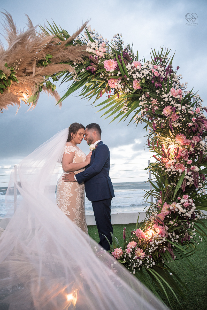 casamento feito na praia pe na areia na casa 170 no guaruja  grupo wedding destination fotos pela fotografa premiada nayara andrade de santos casamento rustico de dia com decoraçao praia fotos emocionantes e artisticas para noivas e noivos