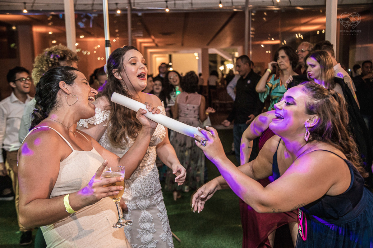 casamento feito na praia pe na areia na casa 170 no guaruja  grupo wedding destination fotos pela fotografa premiada nayara andrade de santos casamento rustico de dia com decoraçao praia fotos emocionantes e artisticas para noivas e noivos