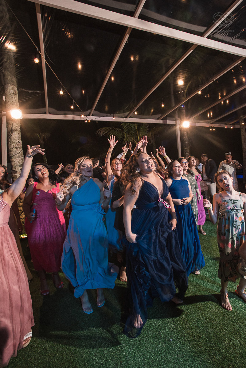 Fotos de festa de casamento com banda festa casamento na praia balada de noivos casa 170 com athrios band e fotografia da fotografa premiada nayara andrade