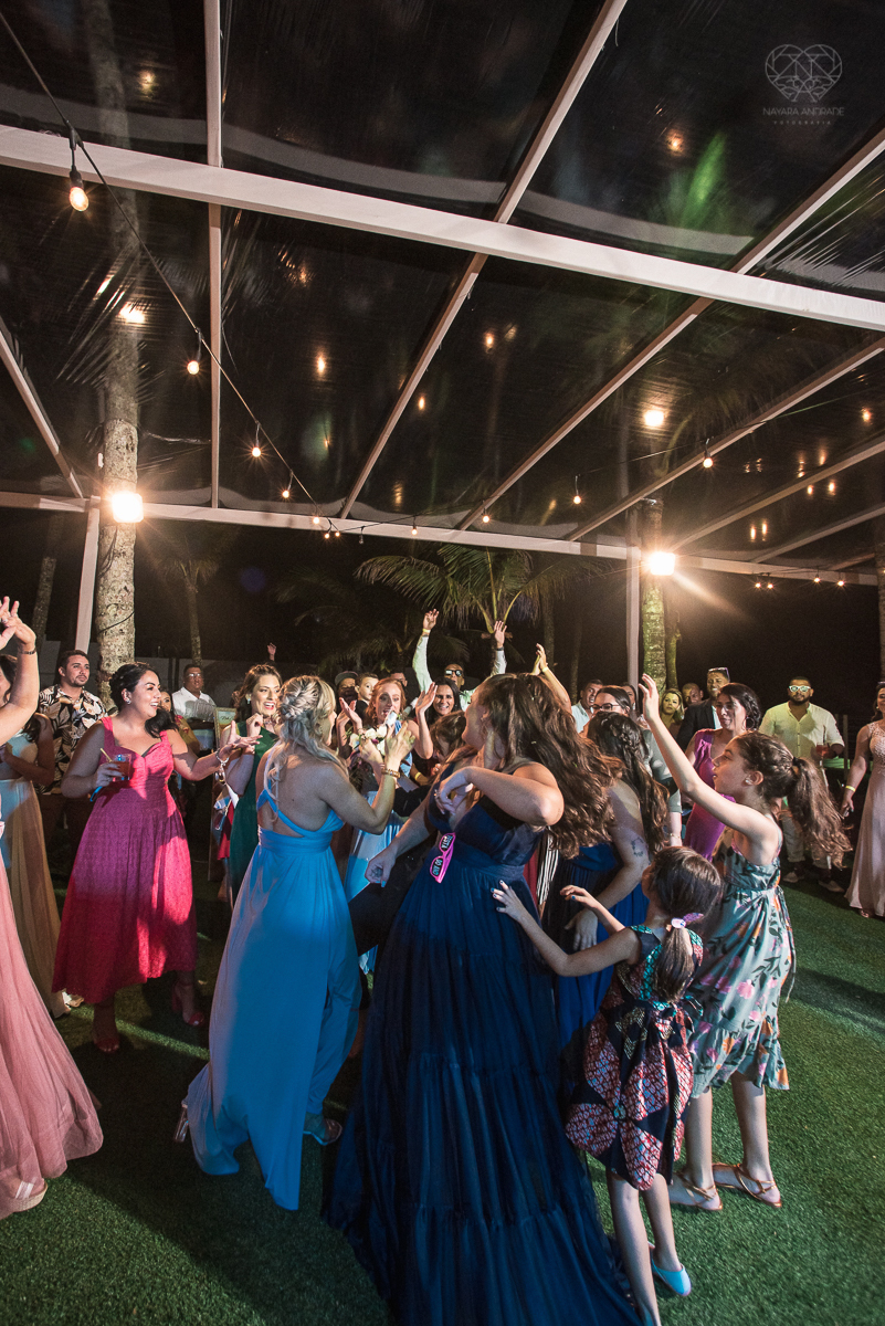 Fotos de festa de casamento com banda festa casamento na praia balada de noivos casa 170 com athrios band e fotografia da fotografa premiada nayara andrade