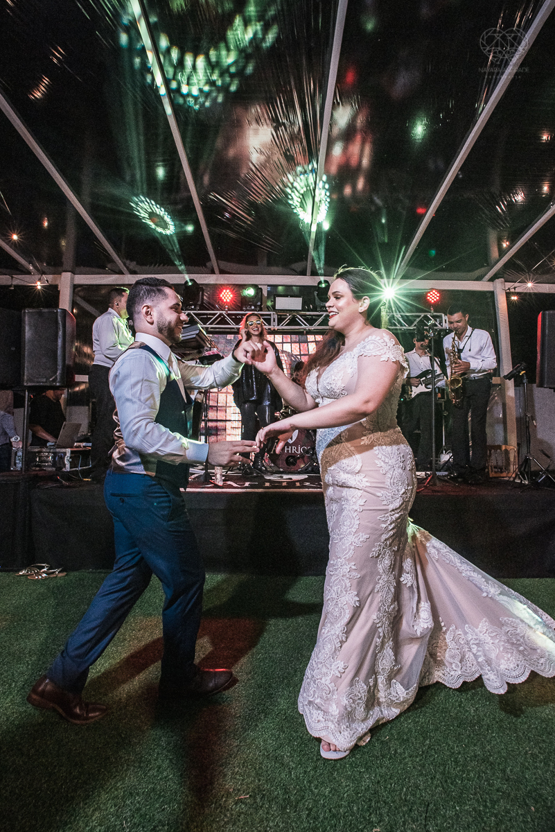 casamento feito na praia pe na areia na casa 170 no guaruja  grupo wedding destination fotos pela fotografa premiada nayara andrade de santos casamento rustico de dia com decoraçao praia fotos emocionantes e artisticas para noivas e noivos