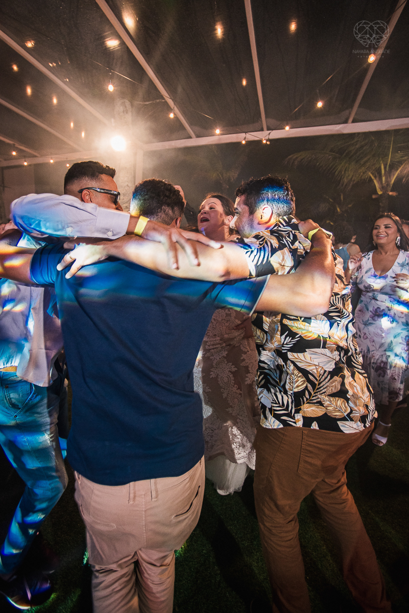 Fotos de festa de casamento com banda festa casamento na praia balada de noivos casa 170 com athrios band e fotografia da fotografa premiada nayara andrade