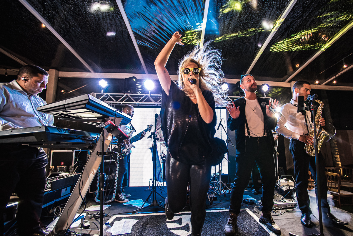 Fotos de festa de casamento com banda festa casamento na praia balada de noivos casa 170 com athrios band e fotografia da fotografa premiada nayara andrade