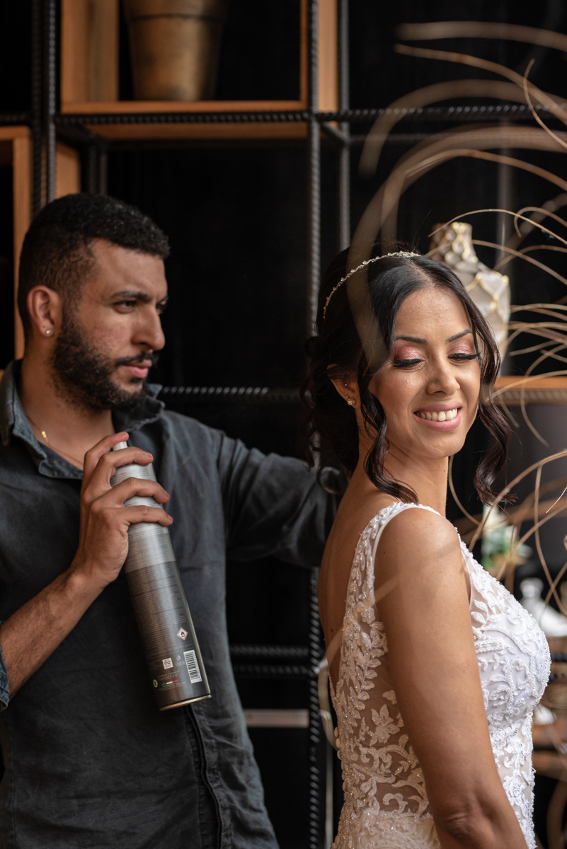 making of de noiva feito no salao do Robert Bastos em Santos no gonzaga noiva classica fotos pela fotografa premiada internacionalmente Nayara Andrade 