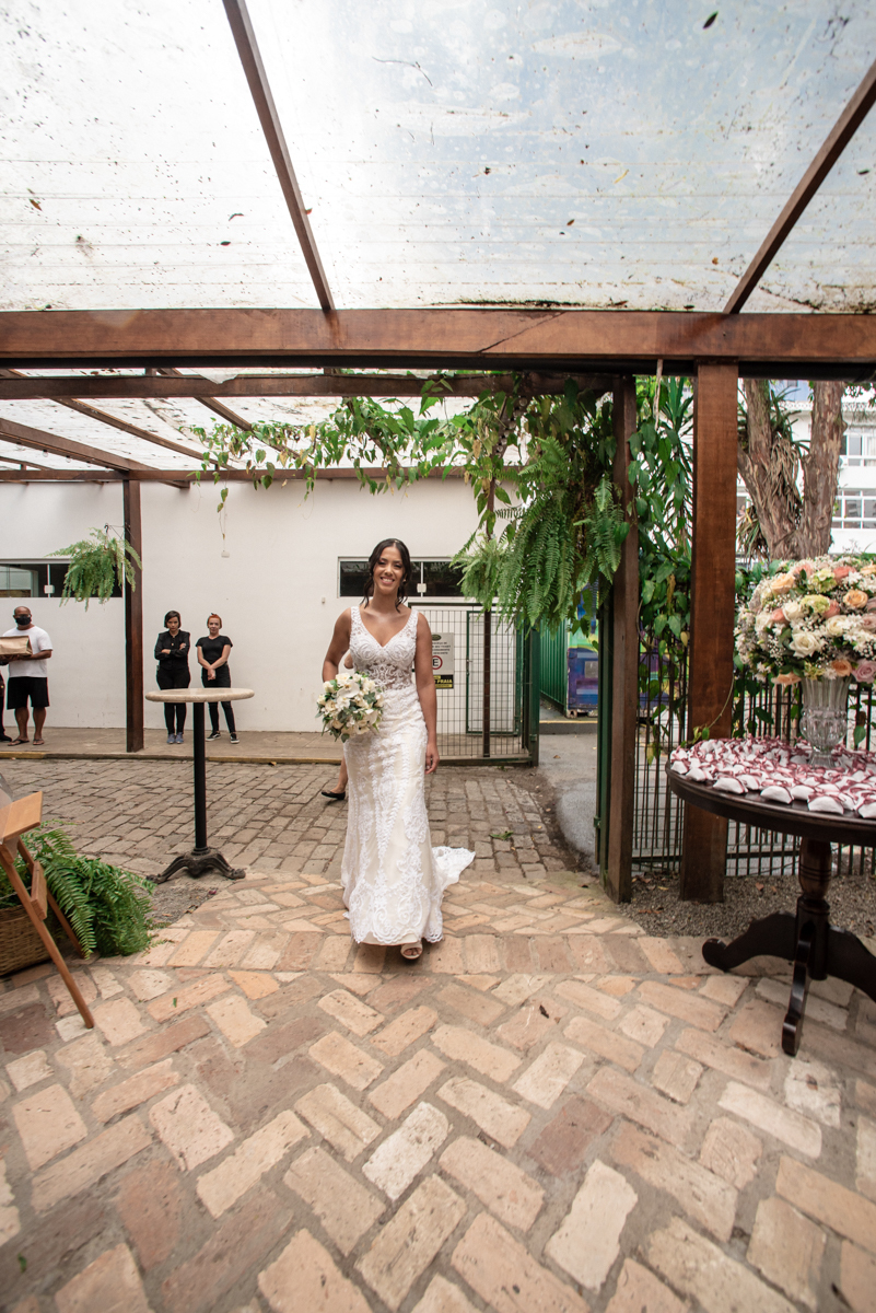 casamento intimista de dia na forneria calixto na pinacoteca de santos noiva classica mini wedding rustico fotos pela fotografa Nayara Andrade