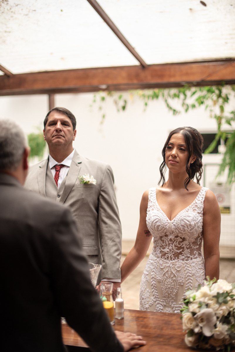 casamento intimista de dia na forneria calixto na pinacoteca de santos noiva classica mini wedding rustico fotos pela fotografa Nayara Andrade