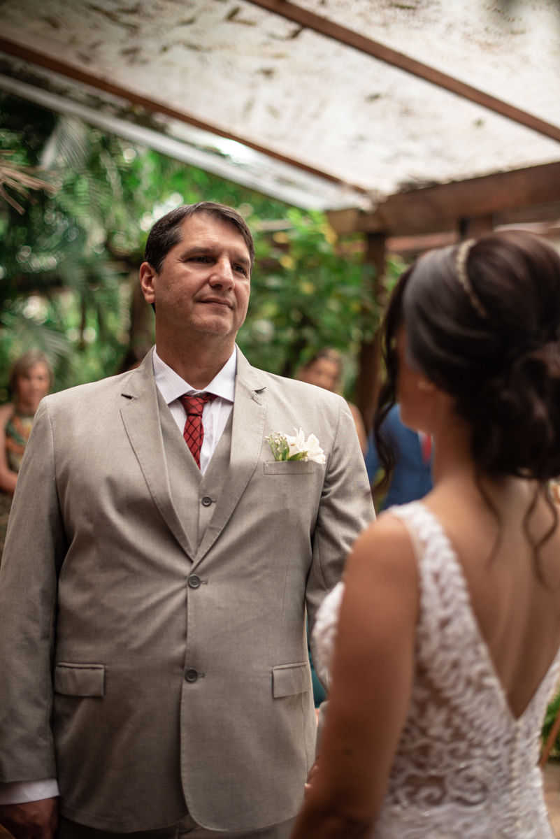 casamento intimista de dia na forneria calixto na pinacoteca de santos noiva classica mini wedding rustico fotos pela fotografa Nayara Andrade