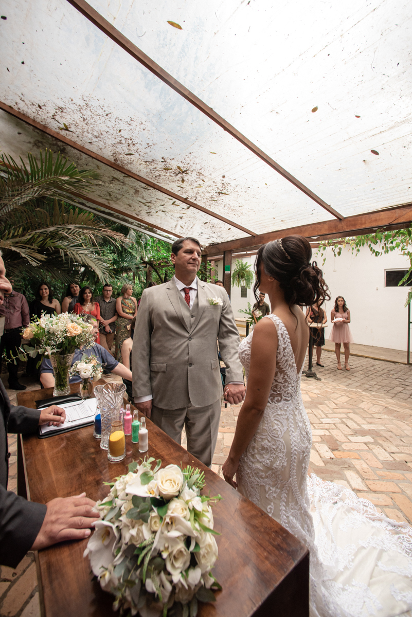 casamento intimista de dia na forneria calixto na pinacoteca de santos noiva classica mini wedding rustico fotos pela fotografa Nayara Andrade