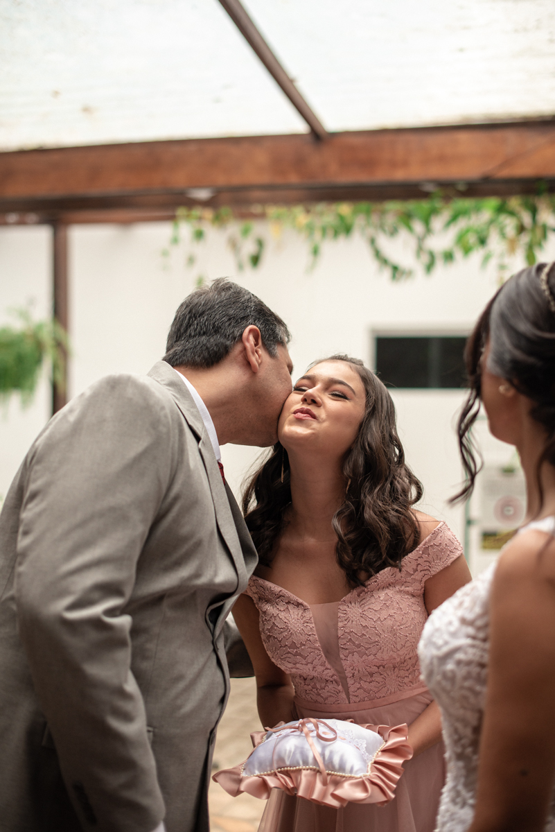 casamento intimista de dia na forneria calixto na pinacoteca de santos noiva classica mini wedding rustico fotos pela fotografa Nayara Andrade