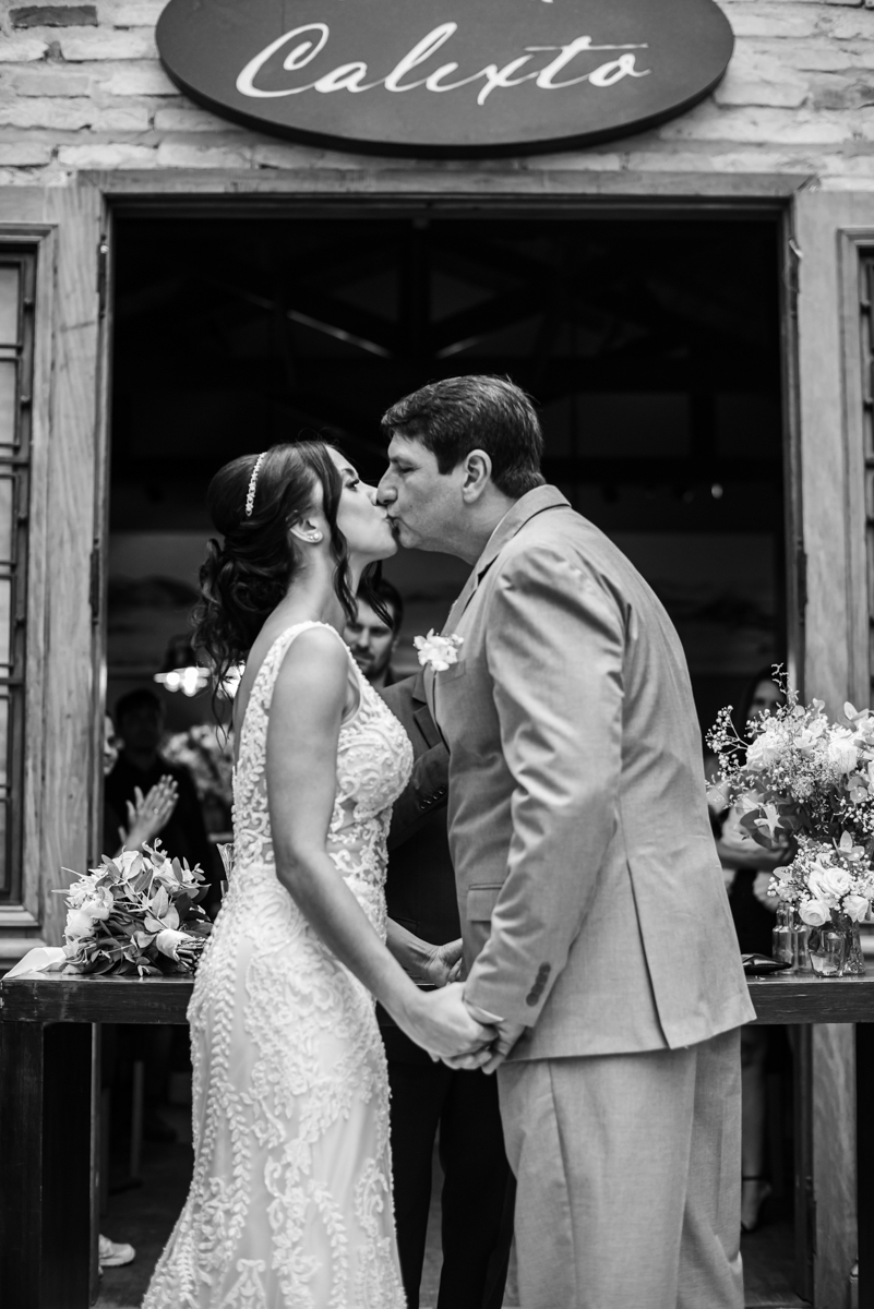 casamento intimista de dia na forneria calixto na pinacoteca de santos noiva classica mini wedding rustico fotos pela fotografa Nayara Andrade