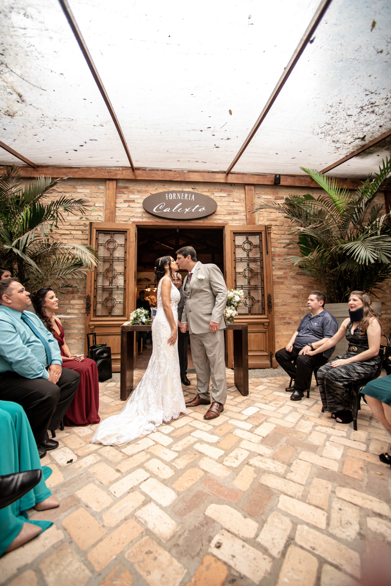 casamento intimista de dia na forneria calixto na pinacoteca de santos noiva classica mini wedding rustico fotos pela fotografa Nayara Andrade